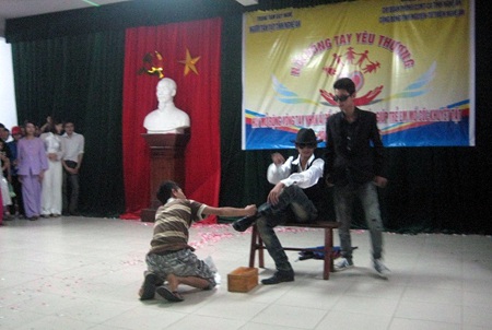 Nối vòng tay yêu thương cho trẻ khuyết tật 