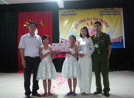 Nối vòng tay yêu thương cho trẻ khuyết tật 