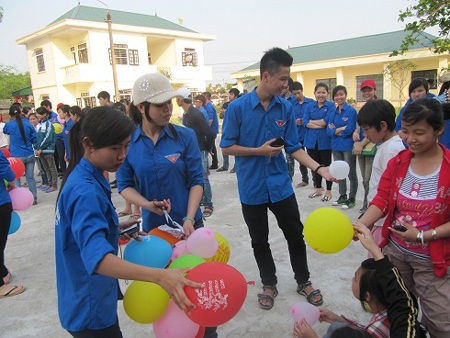Nối vòng tay yêu thương cho trẻ khuyết tật 