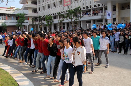 Sôi động vũ điệu Flash Mob vì một hành tinh xanh 