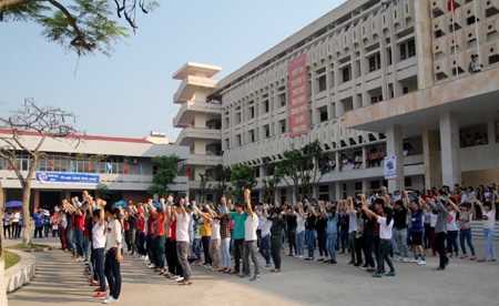 Sôi động vũ điệu Flash Mob vì một hành tinh xanh 