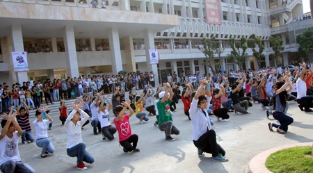 Sôi động vũ điệu Flash Mob vì một hành tinh xanh 