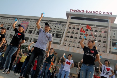 Sôi động vũ điệu Flash Mob vì một hành tinh xanh 