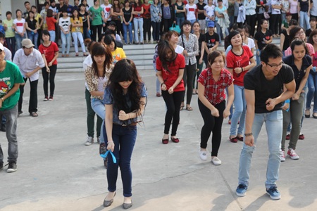 Sôi động vũ điệu Flash Mob vì một hành tinh xanh - 7 Sôi động vũ điệu Flash Mob vì một hành tinh xanh