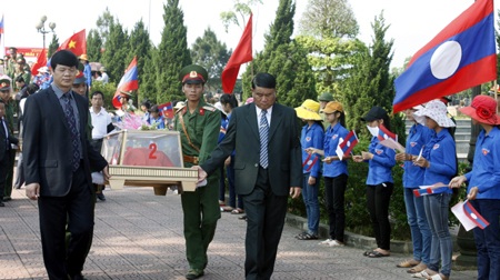 An táng 84 hài cốt liệt sĩ quân tình nguyện và chuyên gia Việt Nam 