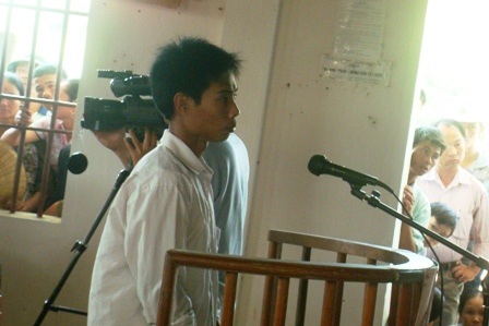 Buôn thuốc nổ lĩnh 42 tháng tù