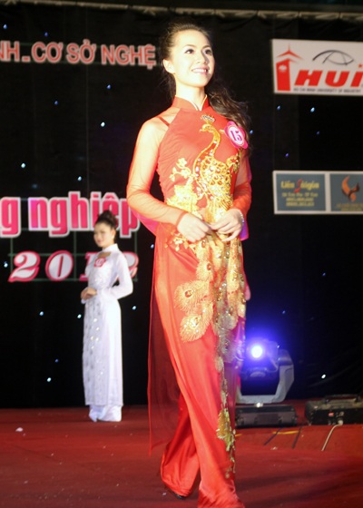 Tỏa sáng nữ sinh Công nghiệp 2012
