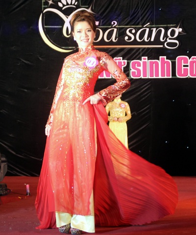 Tỏa sáng nữ sinh Công nghiệp 2012