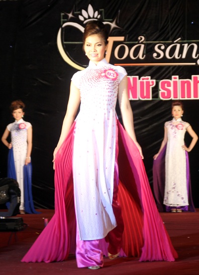 Tỏa sáng nữ sinh Công nghiệp 2012