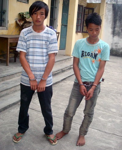 4 cha con chém chết hàng xóm sa lưới