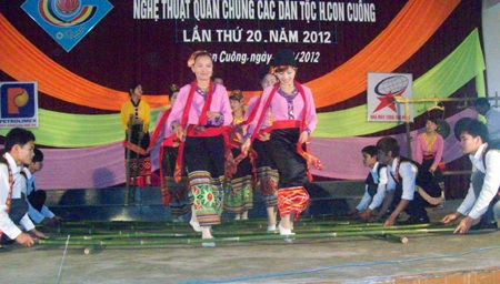 Tháng 4 về trên miền Trà Lân