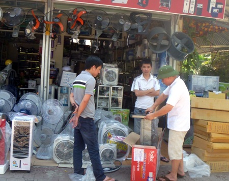 Hàng điện lạnh “sốt hầm hập” theo nắng nóng kỷ lục