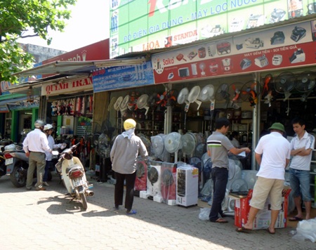 Hàng điện lạnh “sốt hầm hập” theo nắng nóng kỷ lục