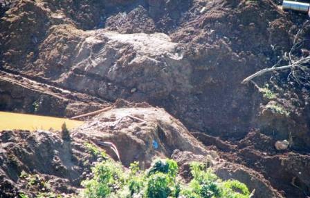 Vùng biên khốn đốn vì quặng sắt - 3 Vùng biên khốn đốn vì quặng sắt