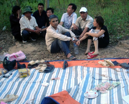 Phá sòng bạc lớn có tới 12 trạm gác giữa rừng sâu