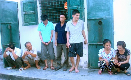 Phá sòng bạc lớn có tới 12 trạm gác giữa rừng sâu