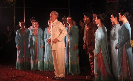 Rơi nước mắt vở diễn Bác Hồ về thăm quê lần thứ 2