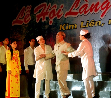 Rơi nước mắt vở diễn Bác Hồ về thăm quê lần thứ 2