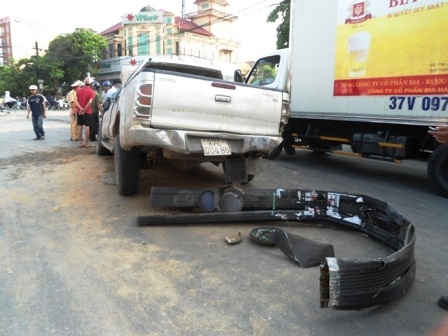 Ô tô “điên” náo loạn đường phố