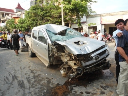 Ô tô “điên” náo loạn đường phố