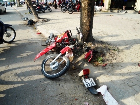 Ô tô “điên” náo loạn đường phố