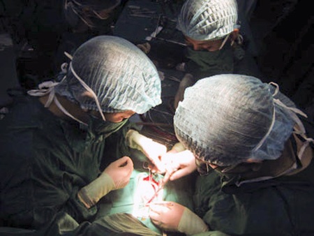 Phẫu thuật thành công tim hở đầu tiên 