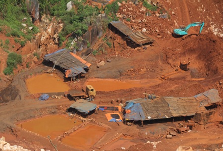 Những sườn đồi nham nhở