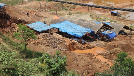 Những sườn đồi nham nhở