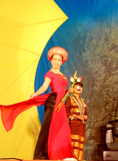 Duyên dáng người Làng Sen 2012