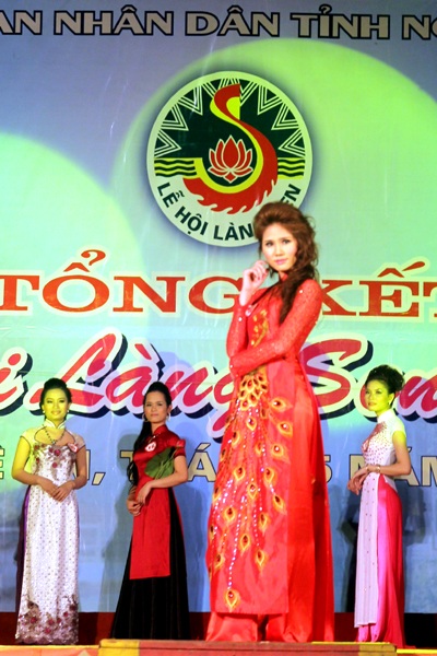 Duyên dáng người Làng Sen 2012