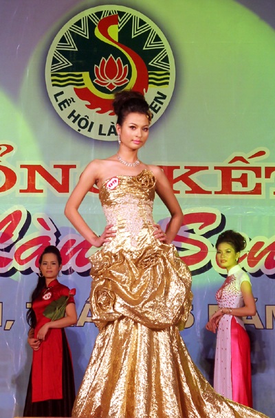 Duyên dáng người Làng Sen 2012