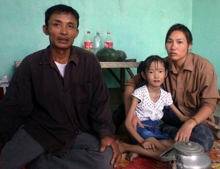 Nụ cười "tím ngắt" của cô bé 7 tuổi chỉ nặng 10kg - 3 Nụ cười tím ngắt của cô bé 7 tuổi chỉ nặng 10kg