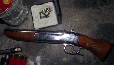 Bắt đối tượng sử dụng ma túy đá, có vũ khí nóng