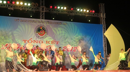 Lễ hội Làng Sen 2012 thành công rực rỡ