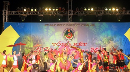 Lễ hội Làng Sen 2012 thành công rực rỡ