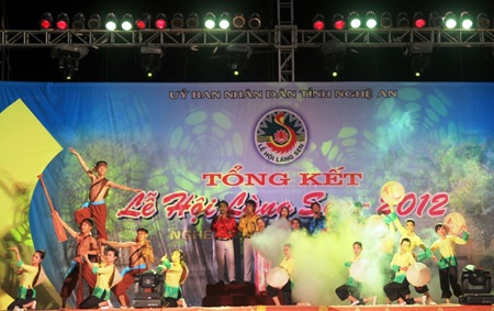 Lễ hội Làng Sen 2012 thành công rực rỡ