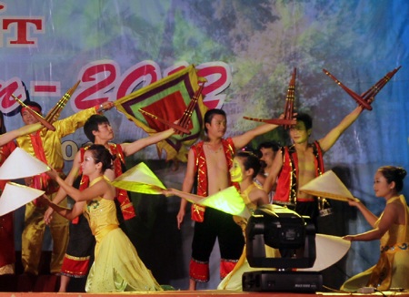 Lễ hội Làng Sen 2012 thành công rực rỡ