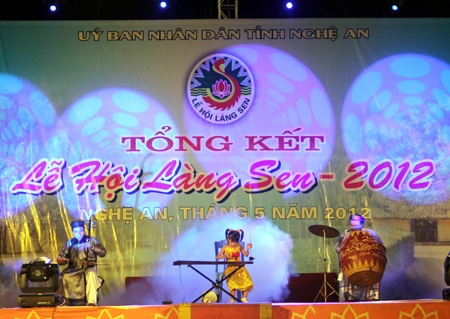 Lễ hội Làng Sen 2012 thành công rực rỡ