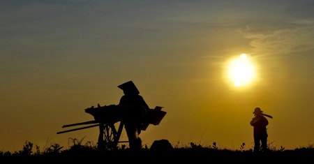 Trở về từ cánh đồng muối.