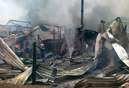 ... nhờ những xe cứu hỏa sau nên đám cháy được dập tắt...