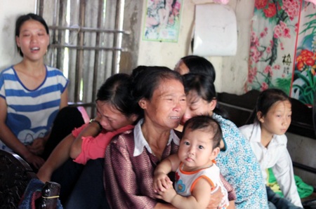 Chiều chủ nhật buồn bên dòng Nậm Pông - 4 Anh Huynh ra đi để lại người mẹ già dau ốm đứa con thơ chưa một lần gọi tên cha.