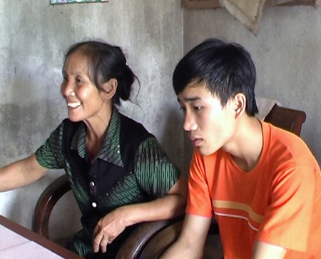 Góc học tập của Bình rất đơn sơ.