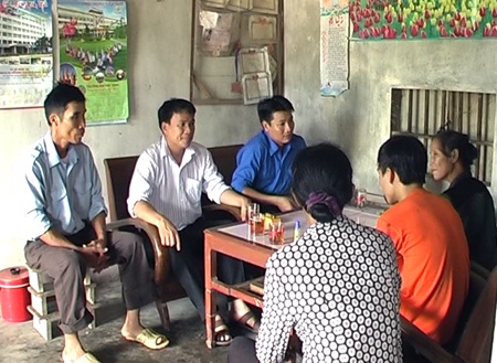 Góc học tập của Bình rất đơn sơ.