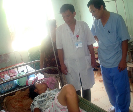 Cứu thành công nhiều ngón tay bị cuốn vào máy xay thịt - 2 Cô Thanh đã phải mất hai ngón tay sau khi bị máy xay thịt ăn tay.
