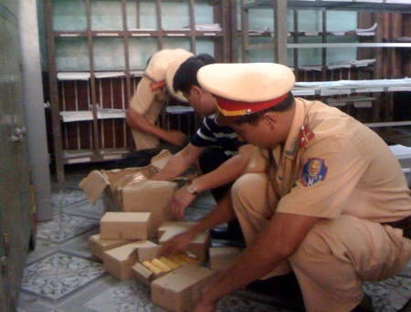 Tang vật thu giữ hơn 30,5kg pháo điện.