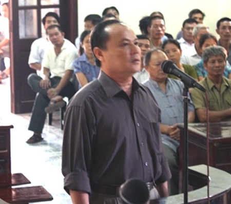 Nguyên Chủ tịch UBND xã lĩnh án