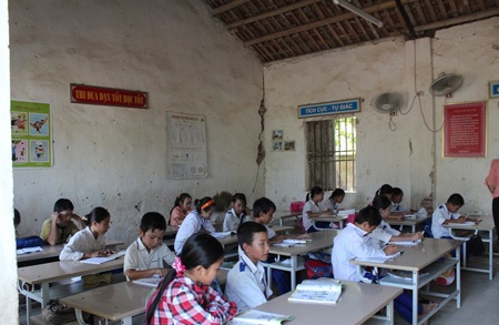 Hơn 300 học sinh của trường luôn phải nơm nớp lo sợ học tập 