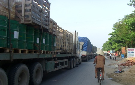 Ô tô xếp hàng dài gần 15km trên QL1A.