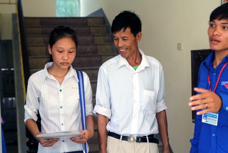 Niềm vui của bố và con lần đầu tiên bước chân vào giảng đường đại học.