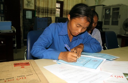 Lần đầu tiên xuống thành phố, mọi thứ lạ, hồ sơ còn nhiều cái mà Tâm vẫn còn ngỡ ngàng..